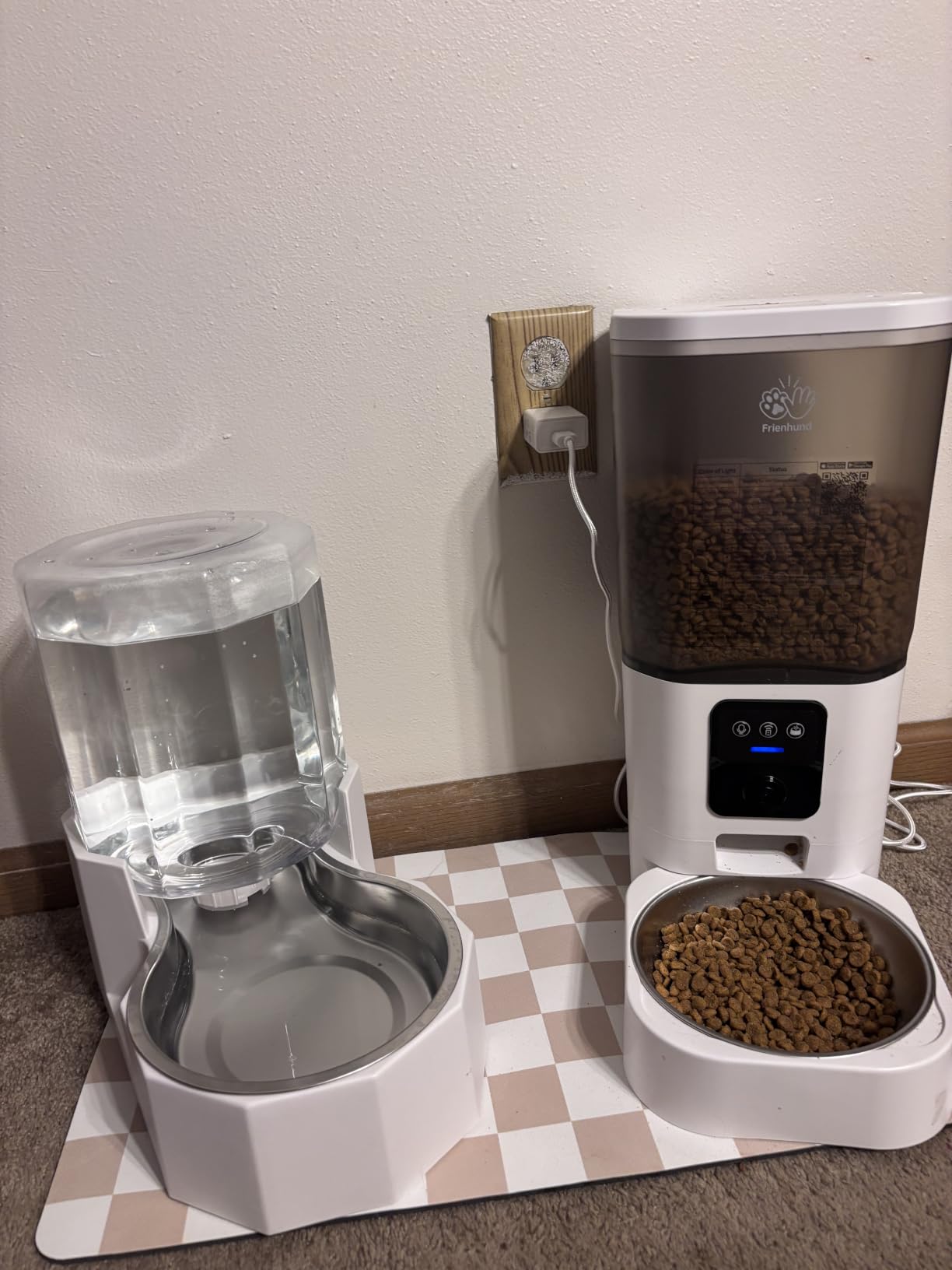Frienhund Automatic Cat Feeder with 2K Camera: 5G WiFi Automatic Dog Feeder with Night Vision,Cat Food Dispenser with 7L Large Food Storage Container for Multiple Pet,Detachable for Easy Clean -29 Cup customer photo 1