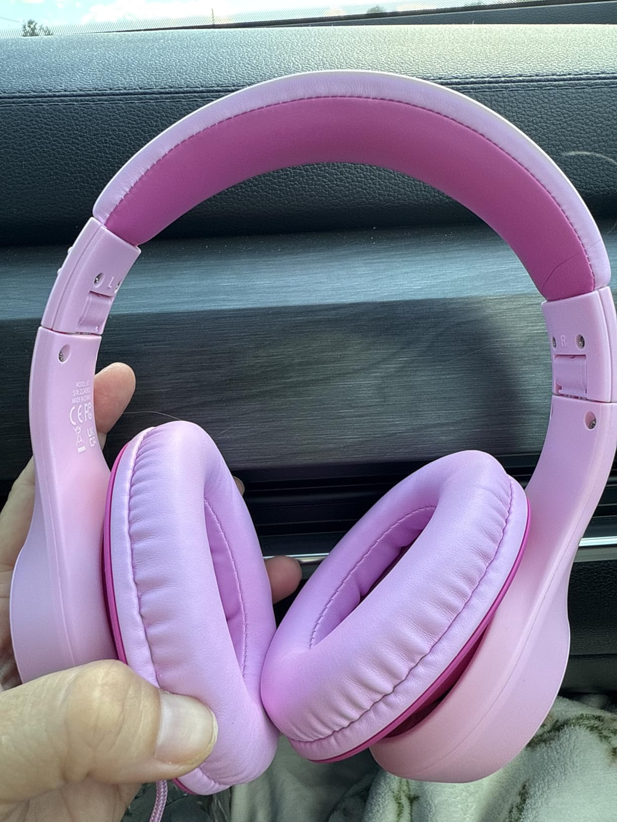 EarFun K3 Kids Headphones, Over Ear Headphones with Microphones, 85/94dB Safe Volume Limit, HD Stereo Sound, 3.5mm Jack, Foldable Wired Headphones for School/Travel/Boys/Girls/Tablet/iPad, Pink customer photo 1