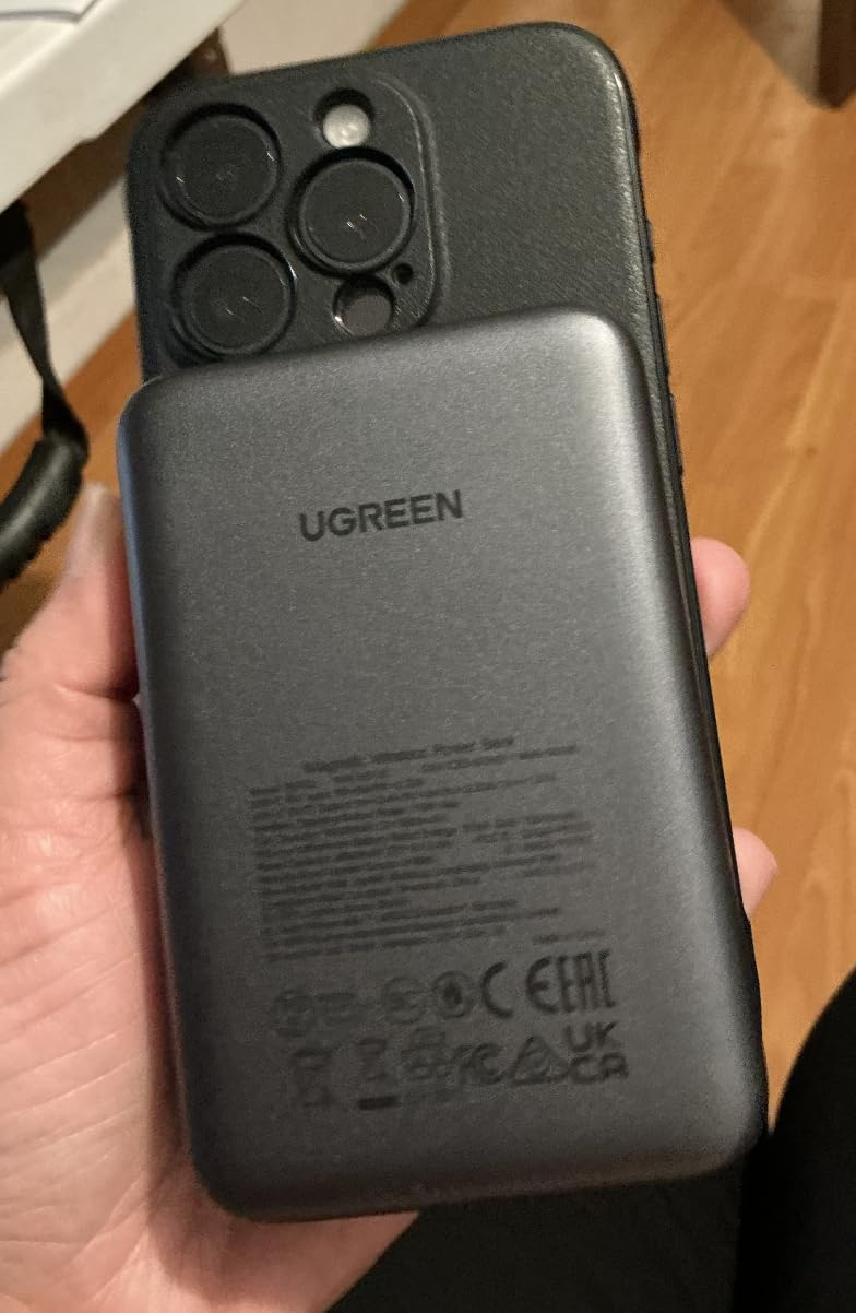 UGREEN 10000mAh Qi2 15W Slim Magnetic Power Bank PD 20W for iPhone 18 Pro customer photo 2