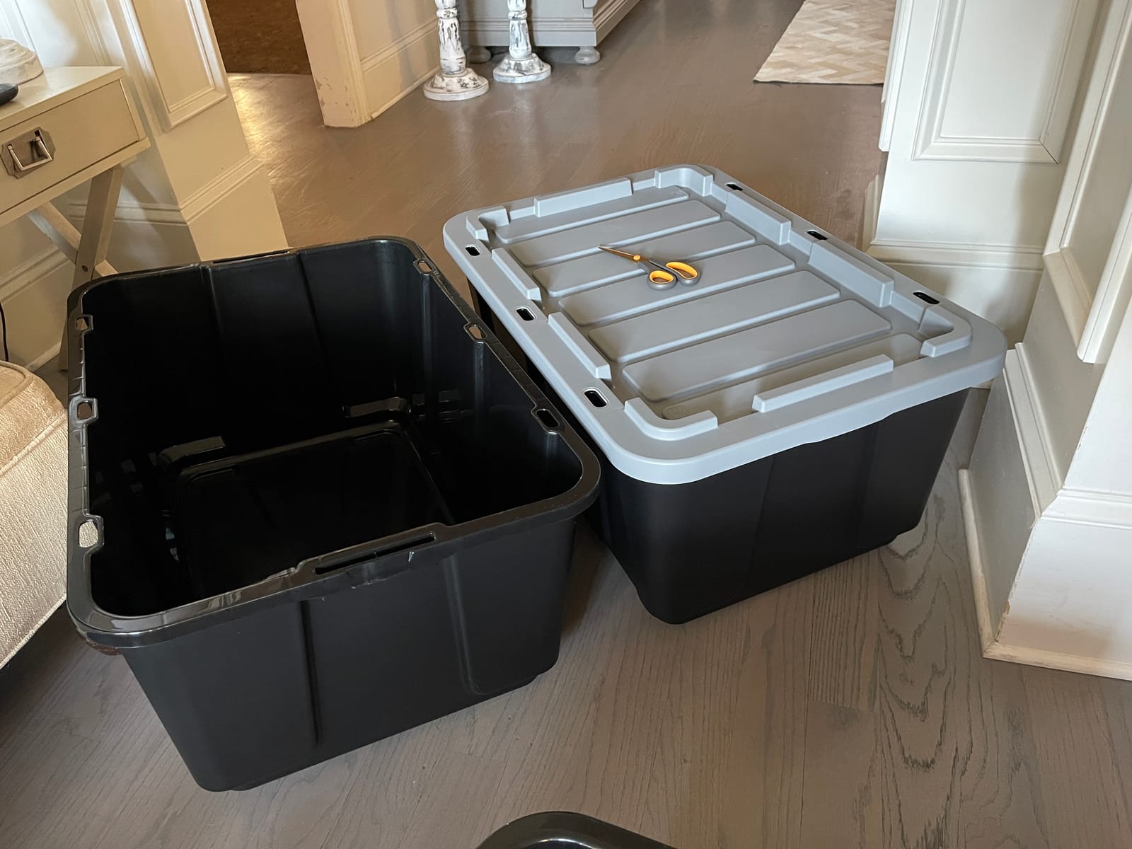 IRIS USA 4-Pack 27 Gal Heavy Duty Storage Tote Bins with Lids, Black/Yellow customer photo 2