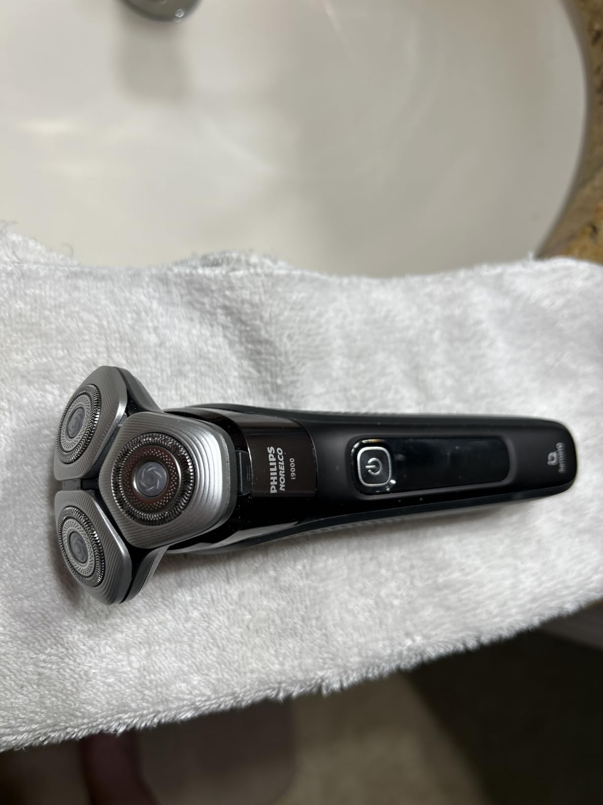 Philips Norelco i9000 Electric Shaver, Ink Black customer photo 1