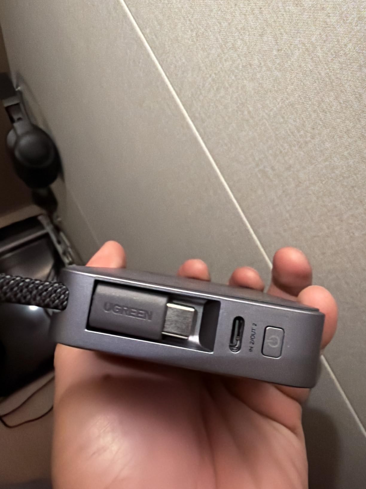 UGREEN MagFlow 10000mAh Qi2 25W Wireless Power Bank Built-in Cable customer photo 2