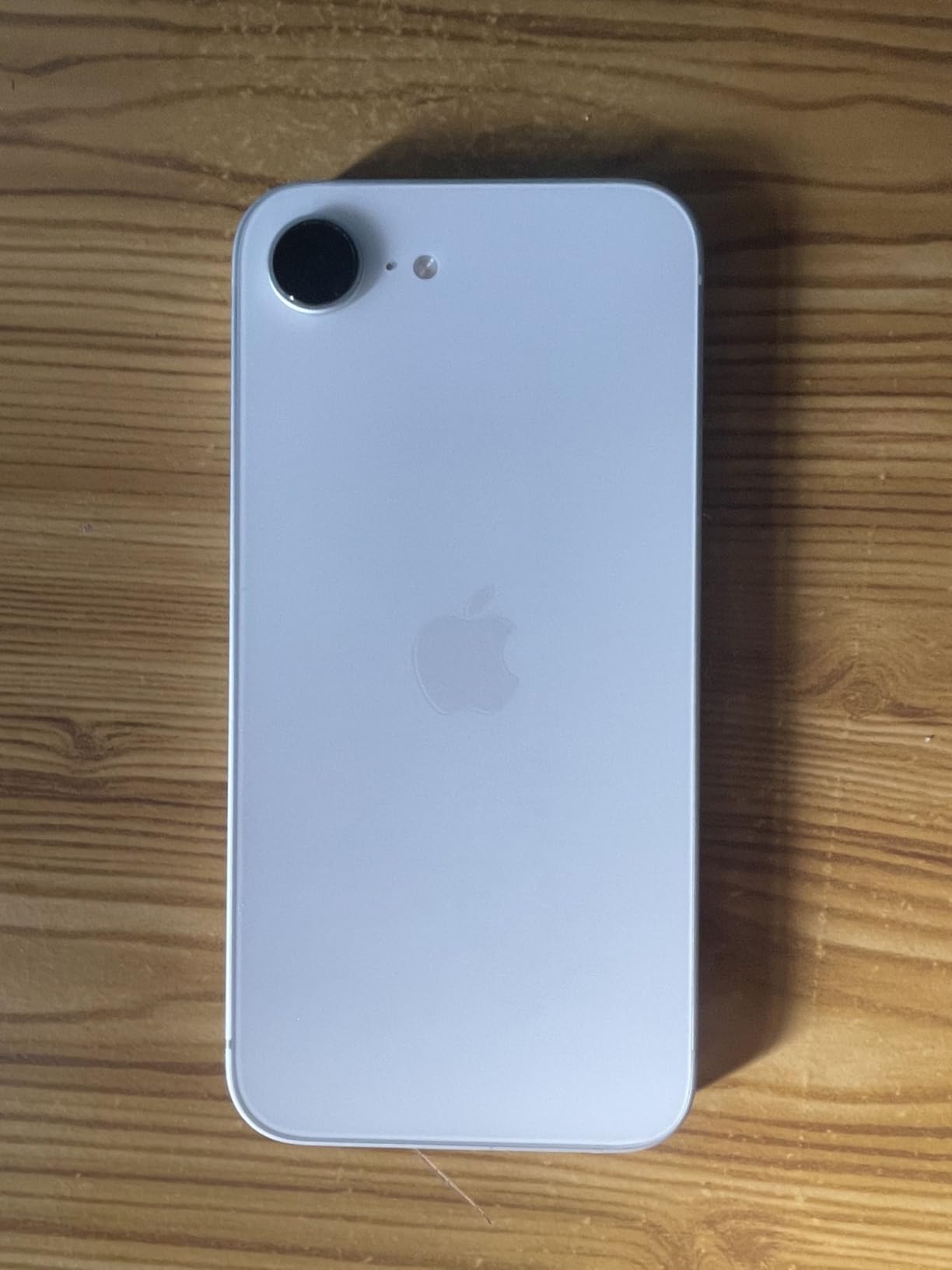 Apple iPhone 16e customer photo 1
