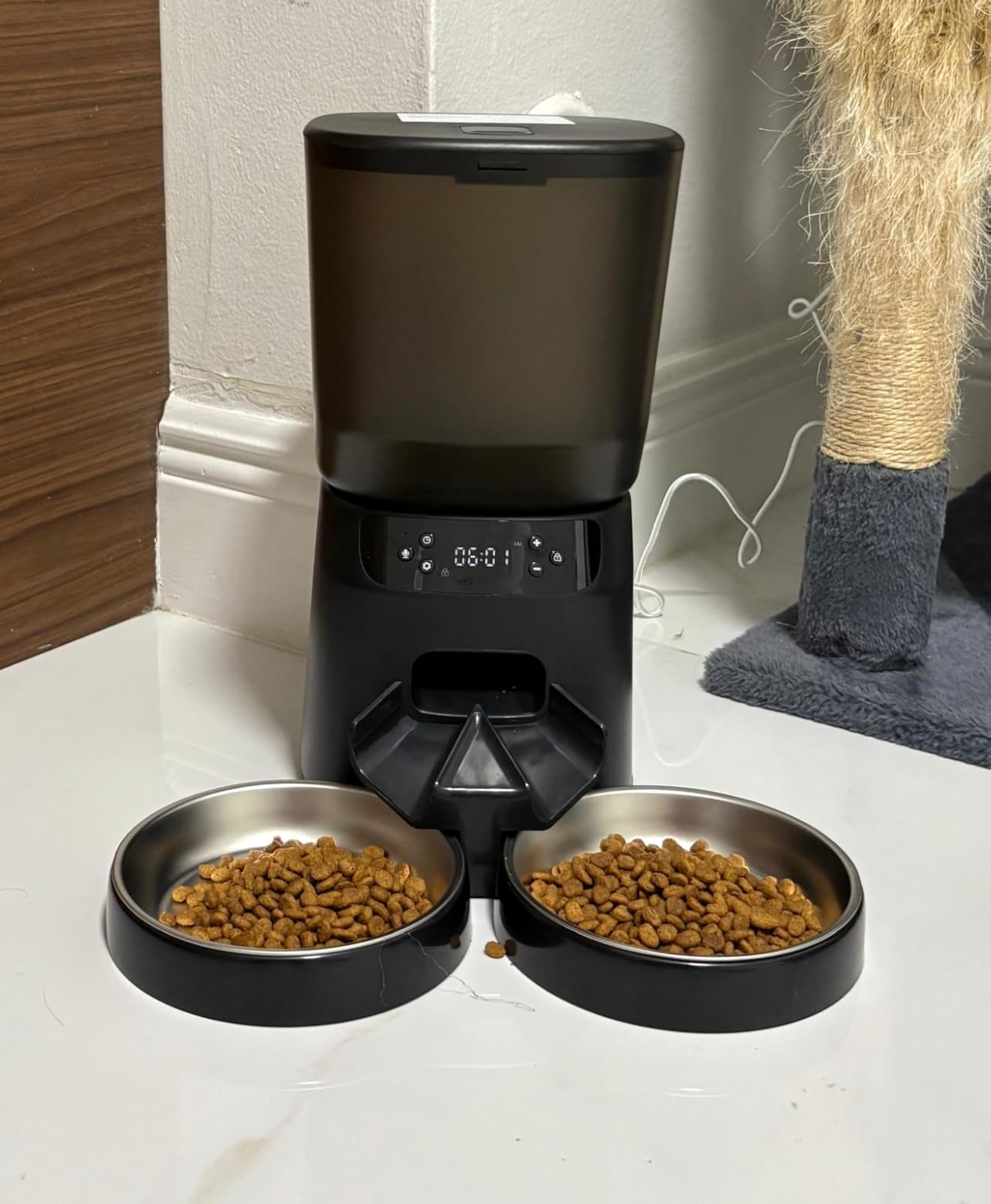 Automatic Cat Feeders for Two Cats, 5L/20 Cups Double Automatic Cat Food Dispenser with 2 Stainless Bowls, Timer Setting 20 Portions 6 Meals Per Day, 10s Meal Call (Black) customer photo 2