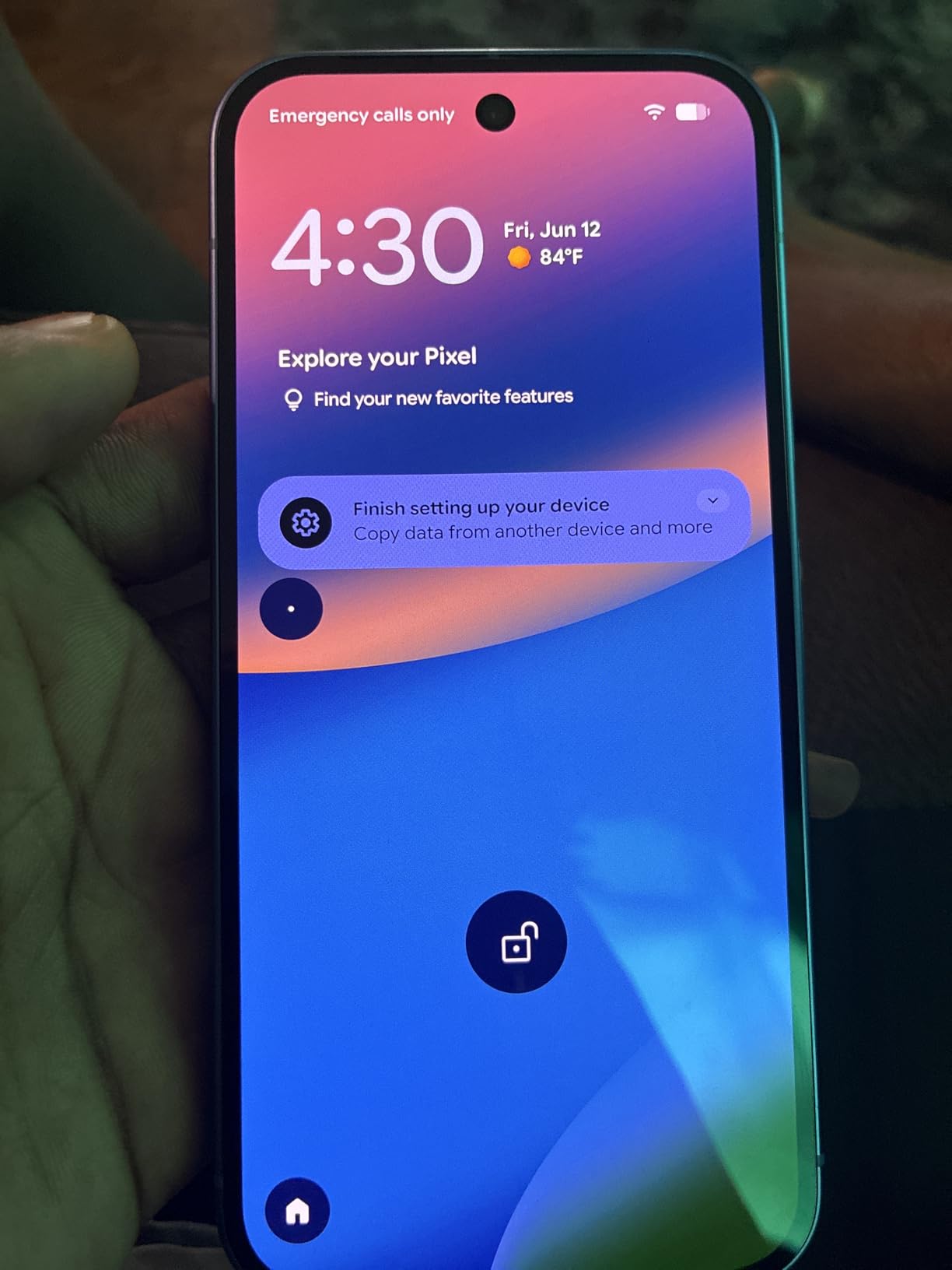 Google Pixel 10 - Unlocked Smartphone with Gemini - Indigo - 128 GB customer photo 2