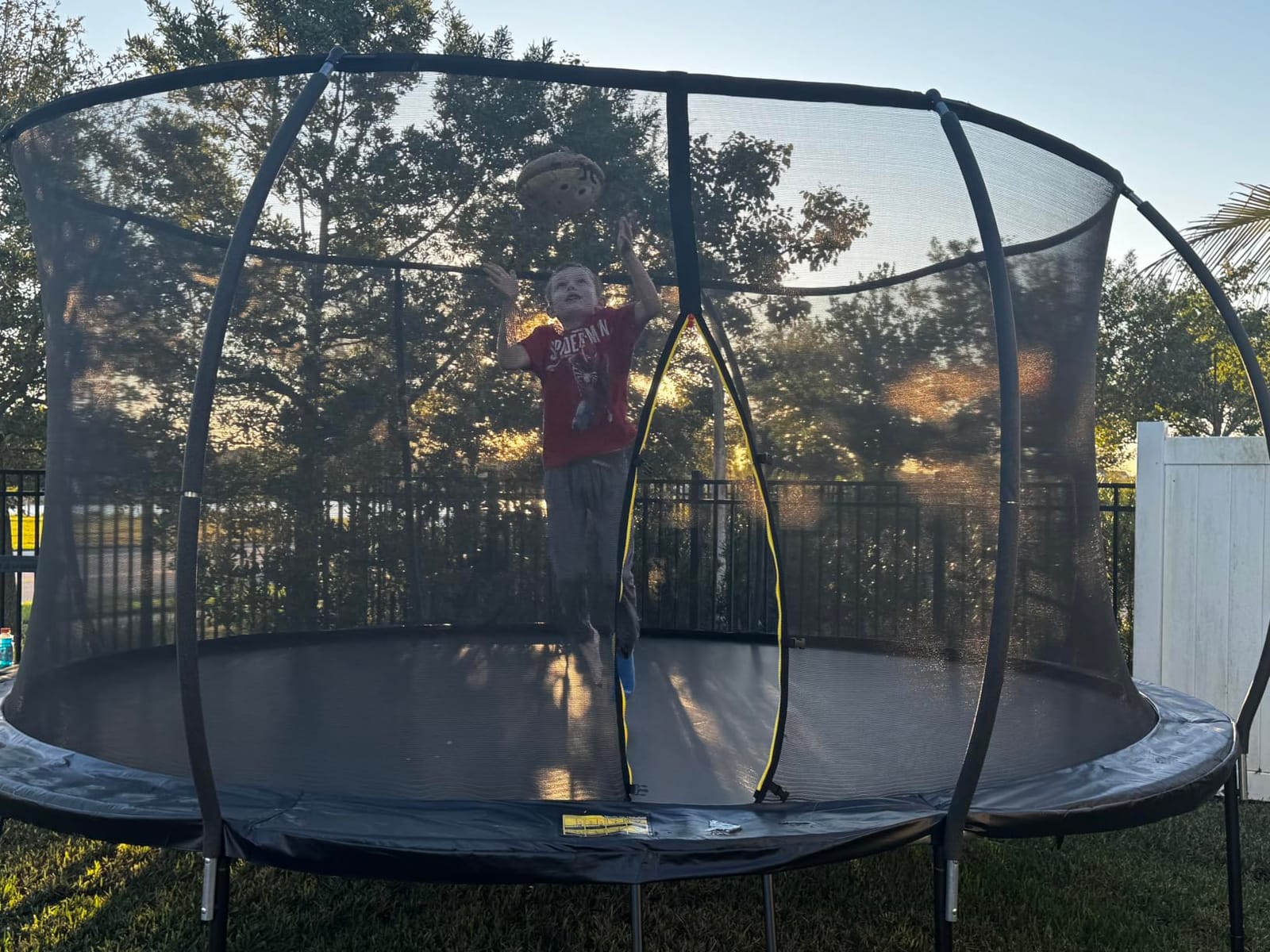 Gigu 10FT 12FT 14FT 15FT 16FT Recreational Trampolines with Enclosure Net and Ladder and Anti-Rust Coating, ASTM Approved Trampoline Outdoor for Kids and Adults customer photo 1
