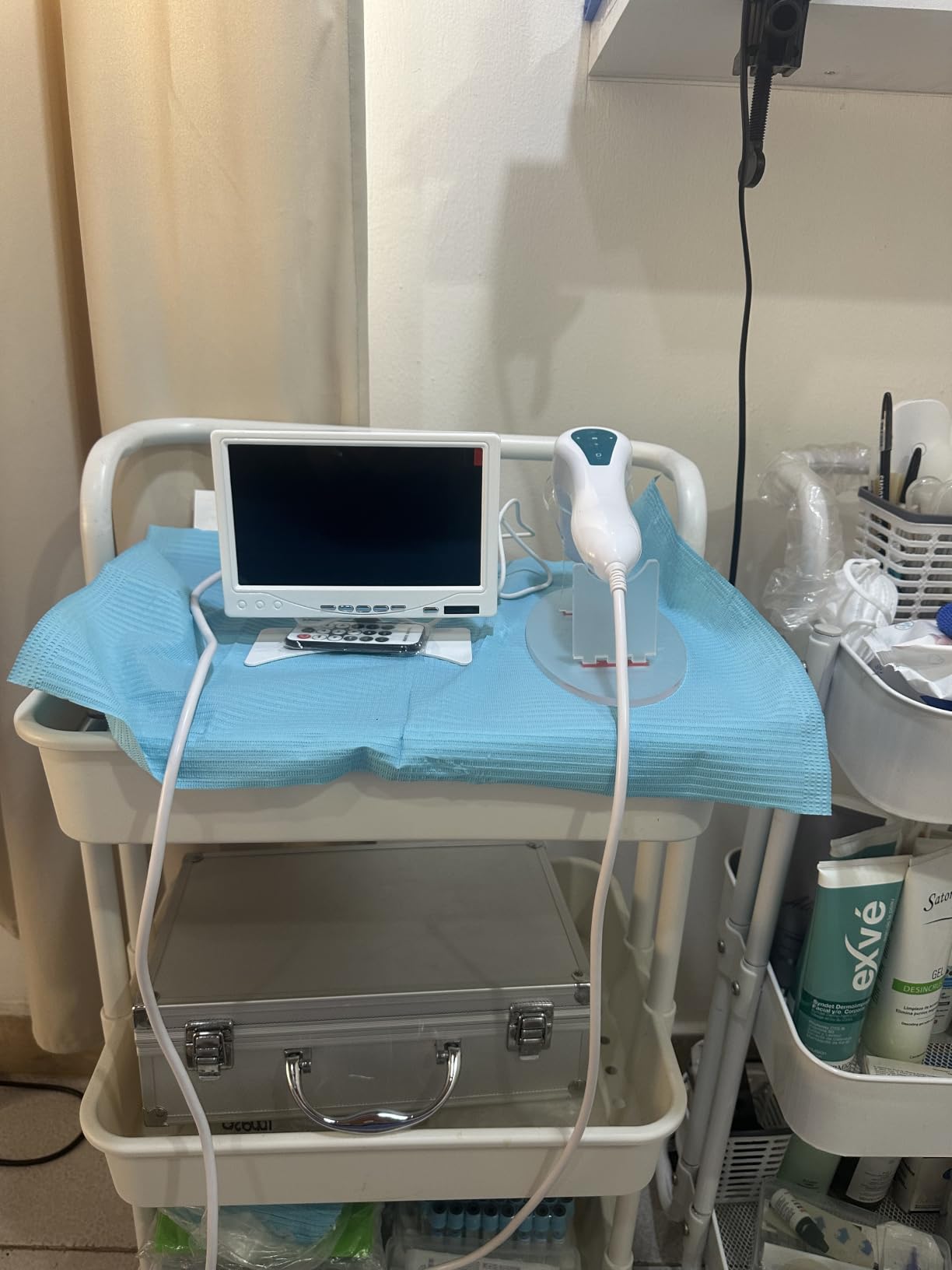 Scalp and Skin Analysis Machine, 5 Inch Digital Scalp Camera with 50x/200x Lenses, Rechargeable Skin Health Detection Use for Home, Spa and Salon customer photo 2