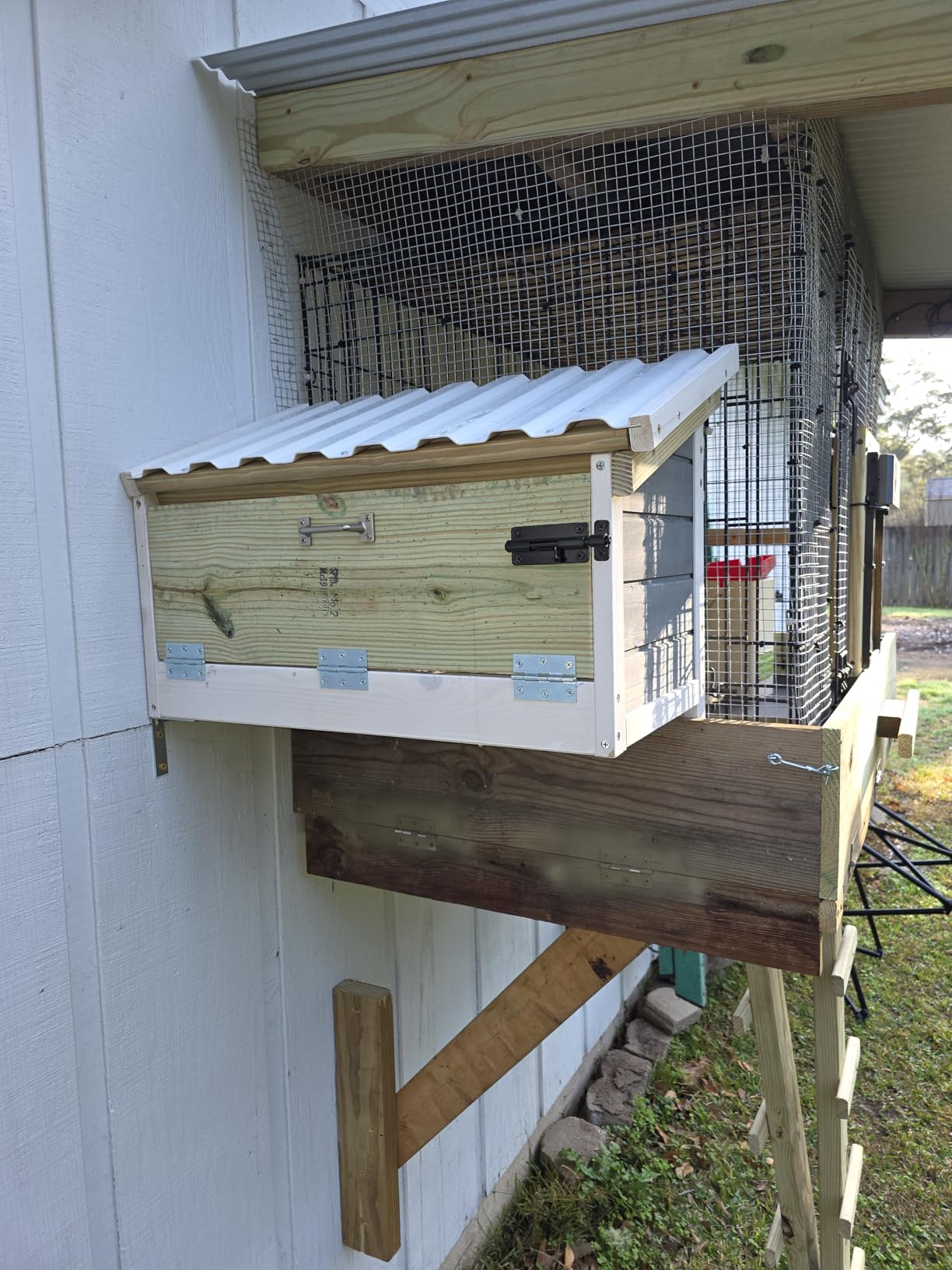 PETSFIT 4 Holes Chicken Nesting Box, PVC Waterproof Roof, Privacy Cover customer photo 1