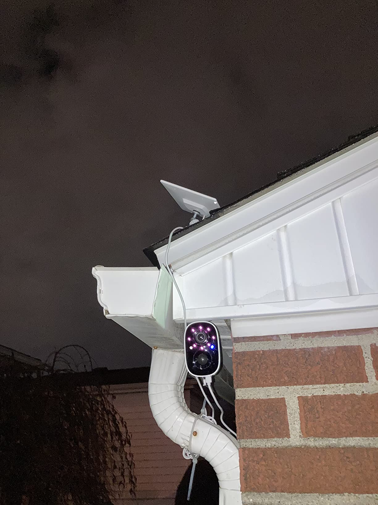 Dzees 2K Solar Security Camera Wireless Outdoor, 2.4GHz WiFi, IP65, 2-Pack customer photo 2