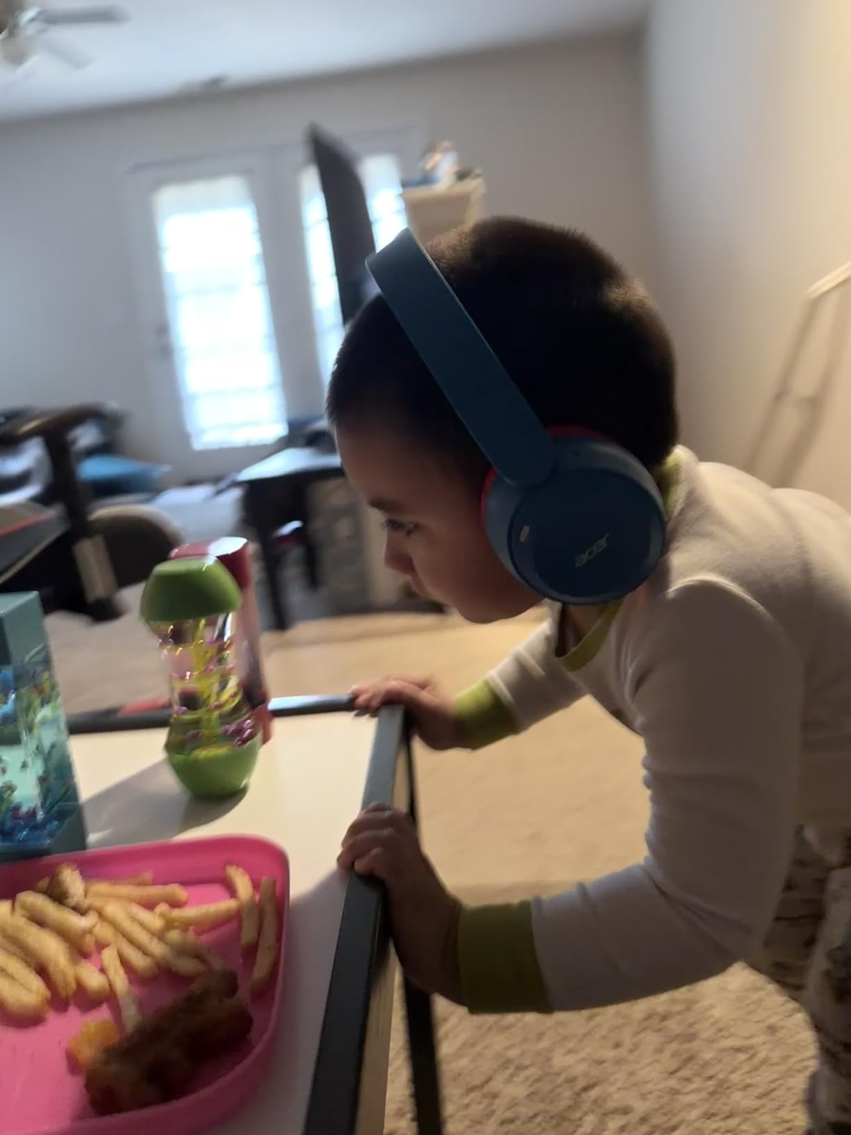 Acer Kids Bluetooth Headphones, 85/94dB Volume Limiter, Foldable Wireless Over-Ear Headphones for iPad, Travel, 60H Playtime, Bluetooth 6.0, Built-in Mic, Blue Green customer photo 2