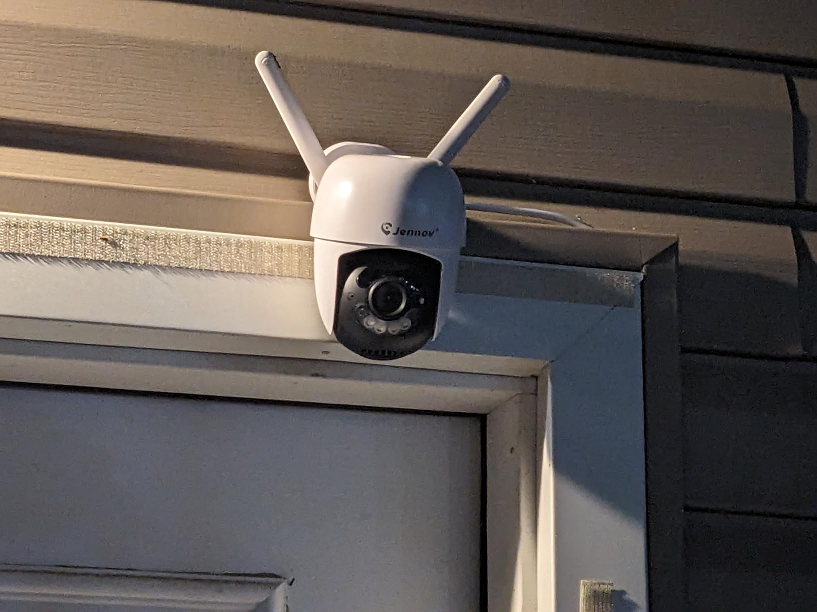Jennov 5MP WiFi Security Camera System with Monitor, 4 Plug-in Cameras customer photo 1
