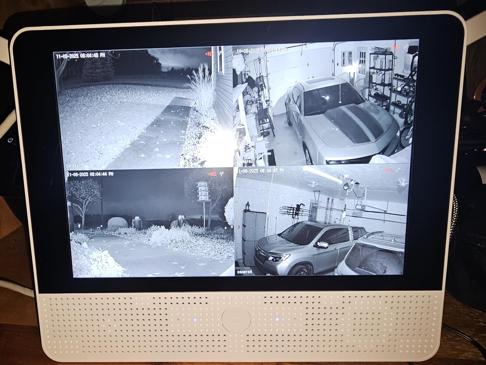 Jennov 5MP WiFi Security Camera System with Monitor, 4 Plug-in Cameras customer photo 2