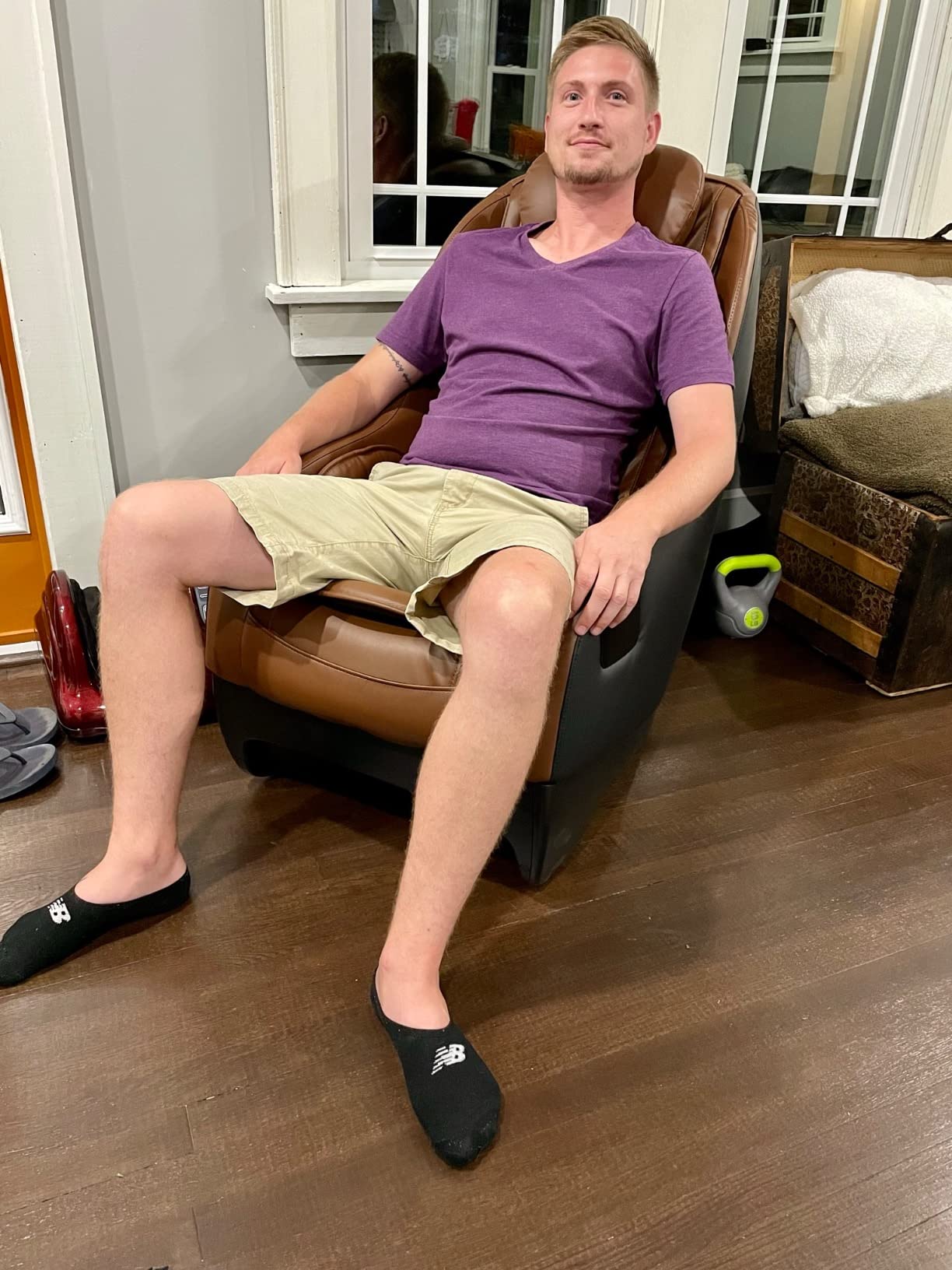 Massage Chair Full Body Zero Gravity, 3D ‌SL-Track Shiatsu Massage with Unique Rocking Sleep Mode, Upgraded Calf & Knee Massage (+11cm) for Tall People, Wireless Charging &Touch Screen,Black. customer photo 2