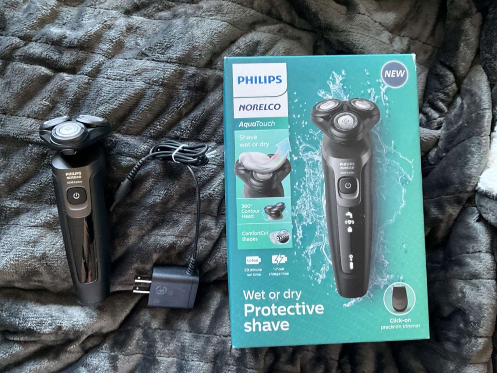 PHILIPS AquaTouch Wet & Dry Electric Shaver for Men, Rechargeable Rotary Razor with ComfortCut Blades and Precision Trimmer 5D Flex Head-Packaging May Vary customer photo 2